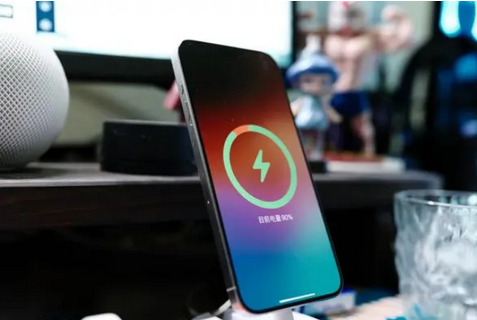 青白江苹果15换屏服务分享用什么充电器给iPhone15充电更好 